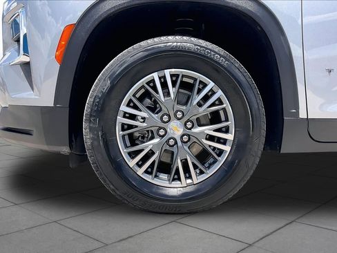 Used 2024 Chevrolet Traverse LT FWD image 11
