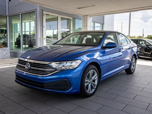 Used 2024 Volkswagen Jetta SE w/ Panoramic Sunroof Package FWD image 12