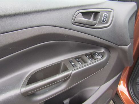 Used 2017 Ford Escape S FWD image 18