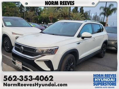 Used 2022 Volkswagen Taos SE w/ Panoramic Sunroof Package