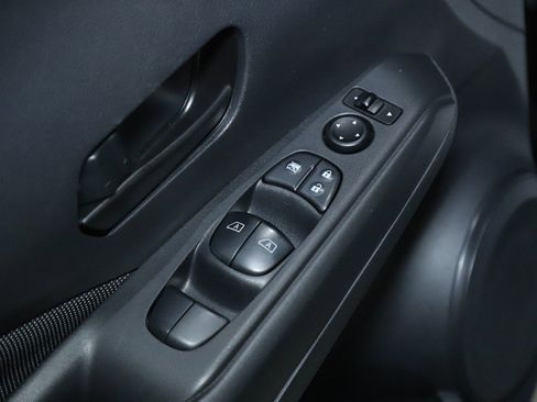 Used 2019 Nissan Kicks S image 16