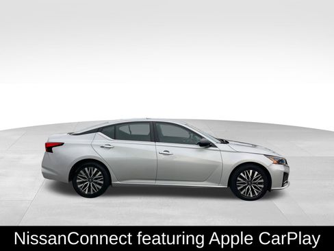 Used 2024 Nissan Altima 2.5 SV image 4