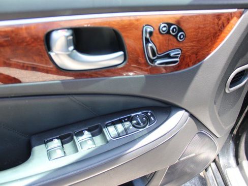 Used 2016 Hyundai Equus RWD image 40