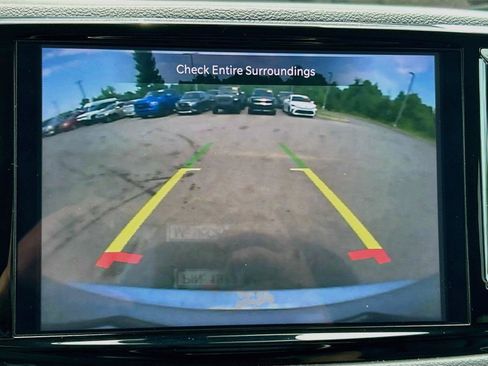 Used 2024 Chrysler Pacifica Touring-L FWD image 33