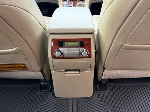 Used 2013 Toyota Highlander Limited image 18