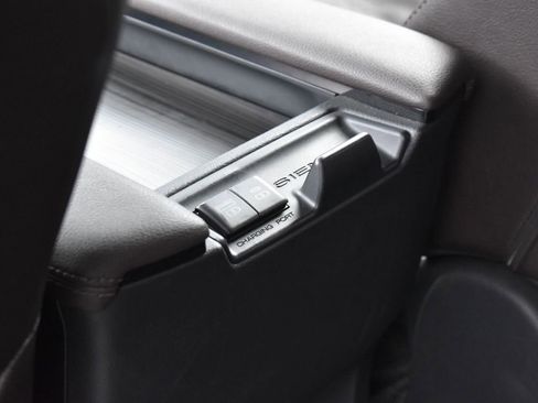 Used 2021 Toyota Sienna Platinum image 25