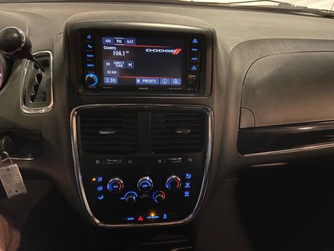Used 2018 Dodge Grand Caravan SE image 34