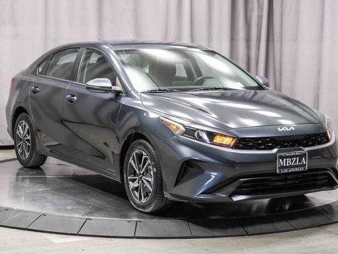 Used 2024 Kia Forte LXS w/ LXS Technology Package FWD image 5