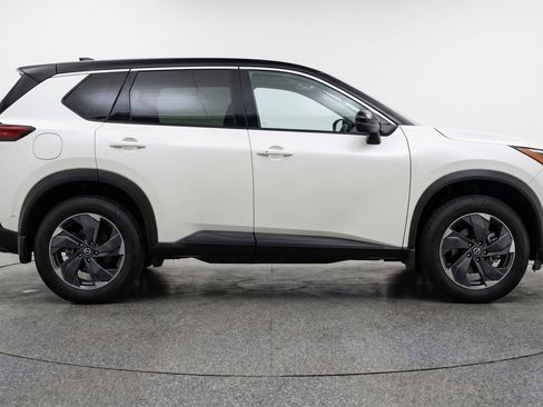 Used 2025 Nissan Rogue SV AWD/4WD image 11