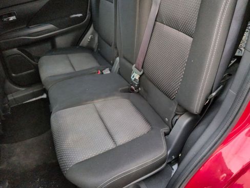 Used 2017 Mitsubishi Outlander SE image 20