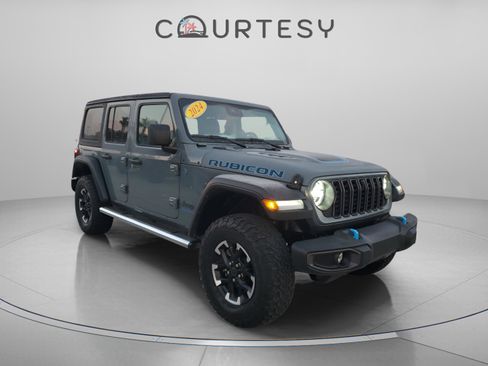 Used 2024 Jeep Wrangler Rubicon w/ Technology Group image 4