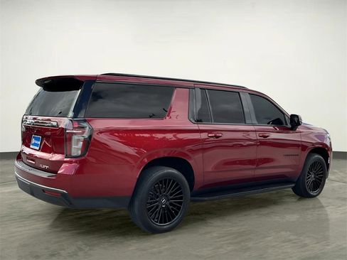 Used 2022 Chevrolet Suburban RST w/ Luxury Package image 8