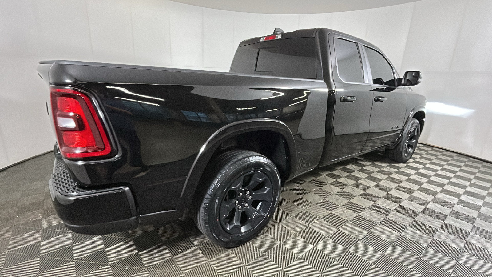 Used 2025 RAM 1500 Big Horn AWD/4WD image 3