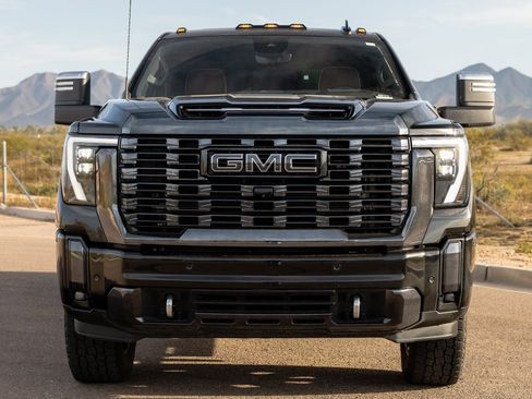 Used 2024 GMC Sierra 3500 Denali Ultimate AWD/4WD image 5