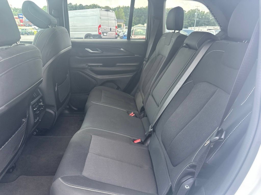 Used 2024 Jeep Grand Cherokee Laredo X w/ Luxury Tech Group I RWD image 27