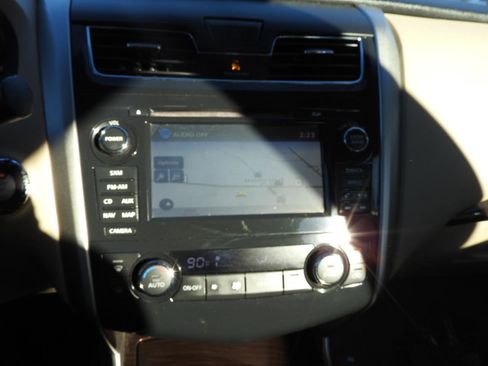 Used 2014 Nissan Altima 2.5 SL w/ Technology Package FWD image 9