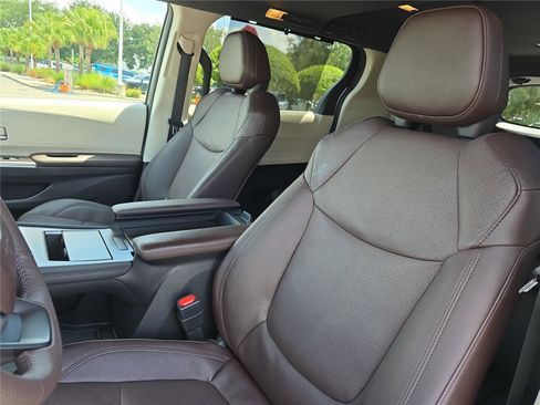 Used 2024 Toyota Sienna Platinum image 16