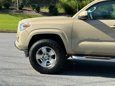 Used 2017 Toyota Tacoma SR5 RWD image 7