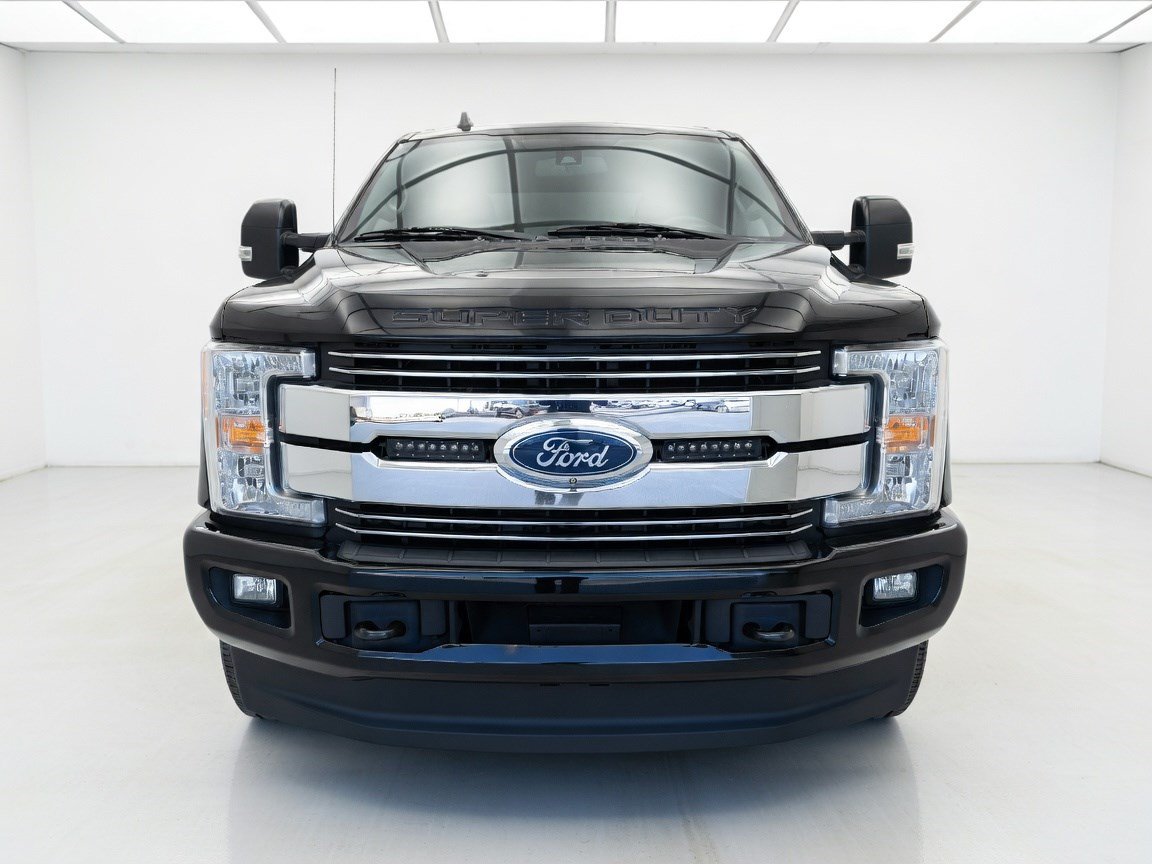Used 2019 Ford F250 Lariat w/ Lariat Ultimate Package AWD/4WD image 2
