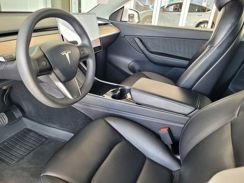 Used 2021 Tesla Model Y Long Range AWD/4WD image 11