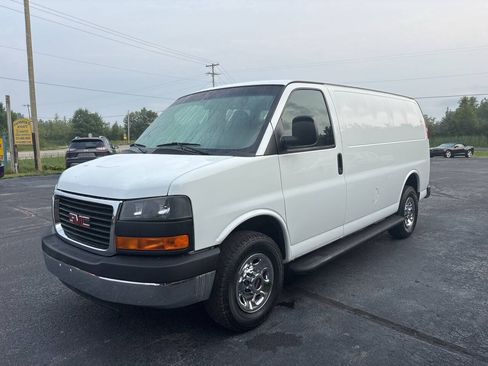 Used 2015 GMC Savana 2500 RWD image 2