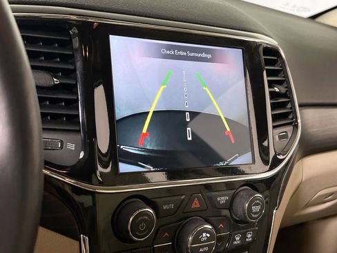 Used 2022 Jeep Grand Cherokee Laredo E w/ Security & Convenience Group image 14