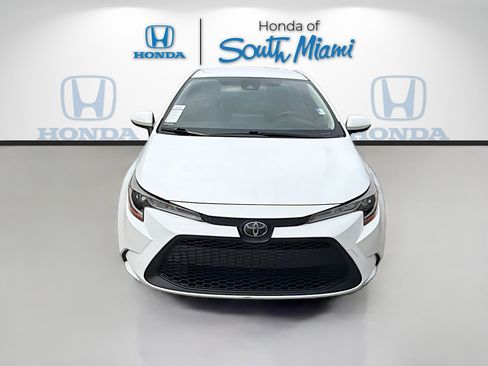 Used 2020 Toyota Corolla LE FWD image 2