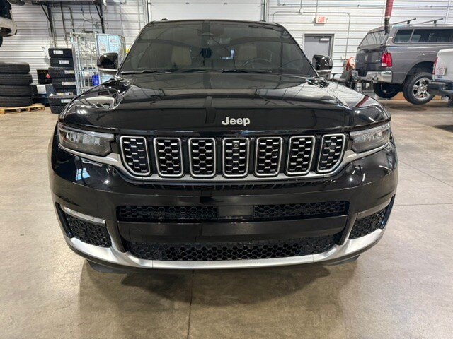 Used 2025 Jeep Grand Cherokee L Summit AWD/4WD image 39