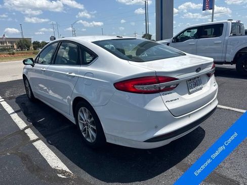 Used 2017 Ford Fusion SE w/ Fusion SE Technology Package FWD image 10