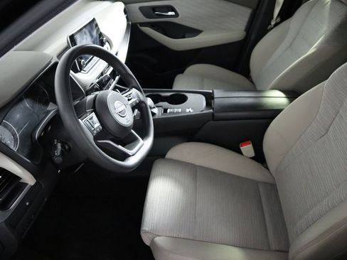 Used 2023 Nissan Rogue SV image 18