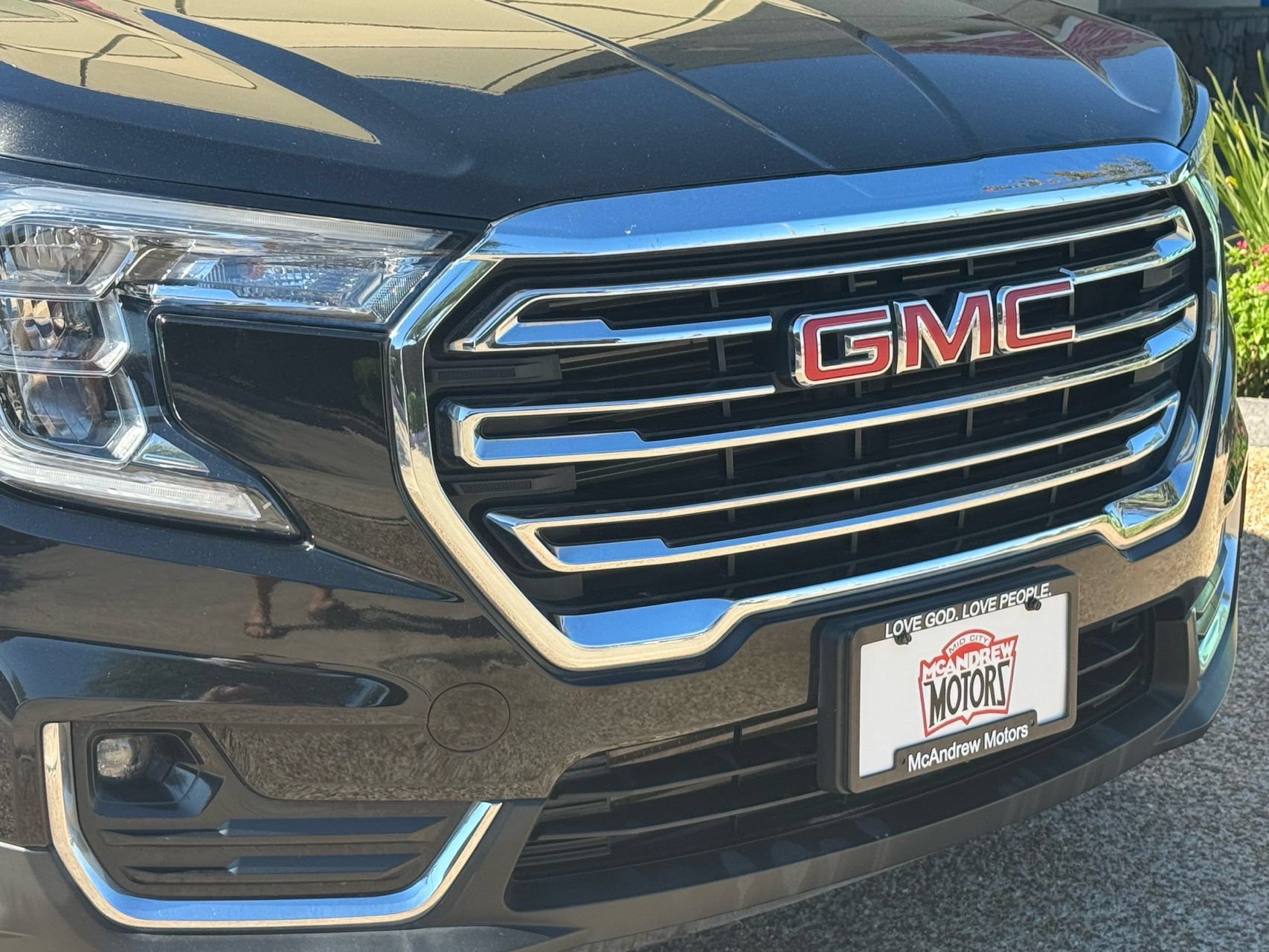 Used 2023 GMC Terrain SLT w/ Infotainment Package II FWD image 2