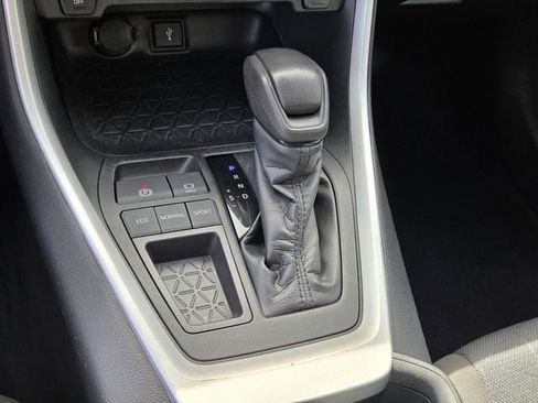Used 2022 Toyota RAV4 XLE FWD image 23