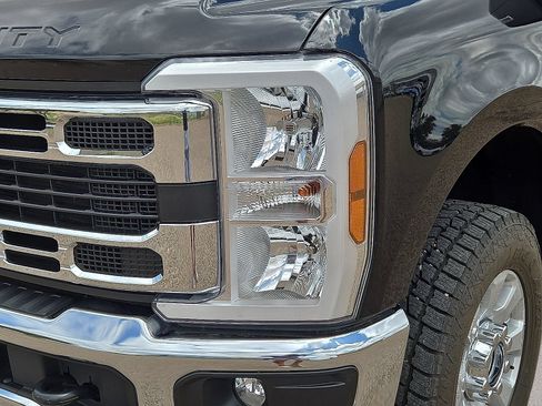 Used 2024 Ford F250 XLT AWD/4WD image 9
