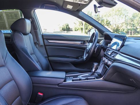 Used 2018 Honda Accord Sport image 17