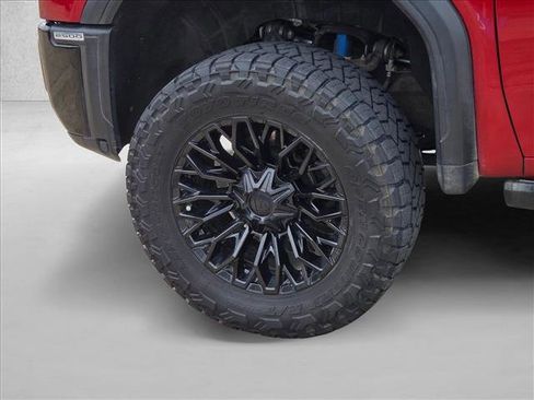 Used 2024 GMC Sierra 2500 AT4X AWD/4WD image 25