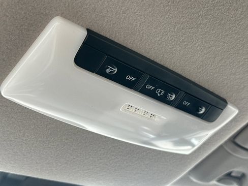 Used 2024 Nissan Versa S w/ Trunk Package image 32