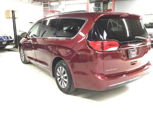Used 2020 Chrysler Pacifica Touring-L Plus w/ Advanced Safetytec Group image 7