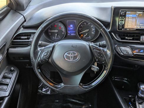 Used 2018 Toyota C-HR XLE FWD image 13
