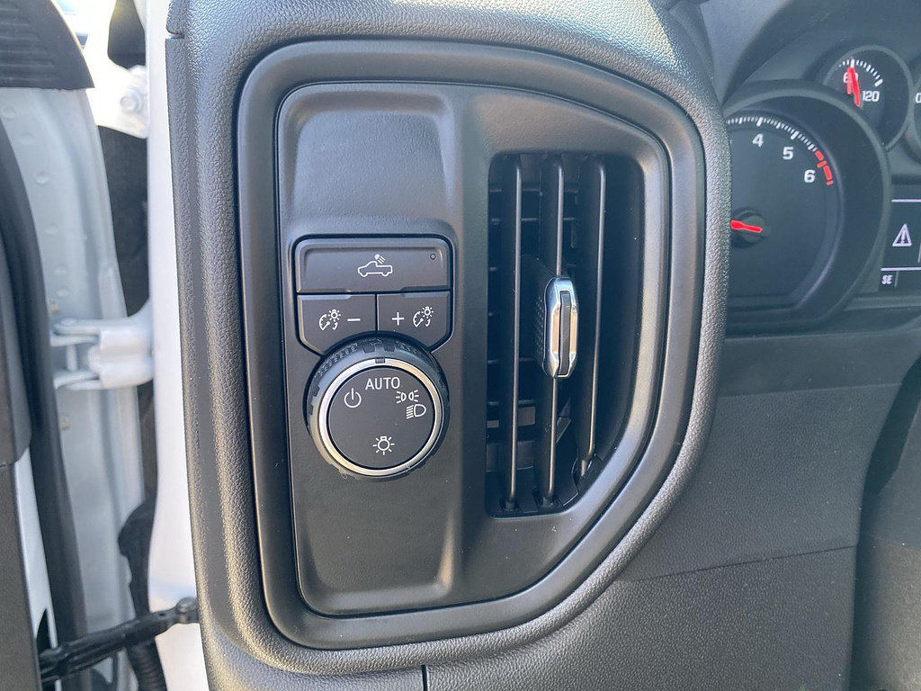 Certified 2025 Chevrolet Silverado 1500 W/T RWD image 17