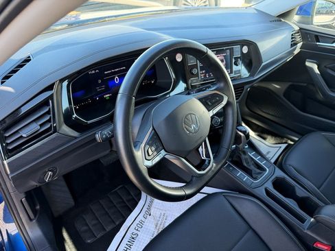 Used 2024 Volkswagen Jetta SE image 11
