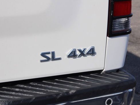 Used 2013 Nissan Titan SL w/ Moonroof Pkg image 9