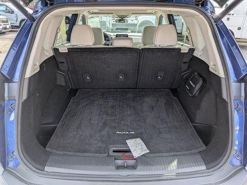 Used 2022 Nissan Rogue SV w/ SV Premium Package image 13