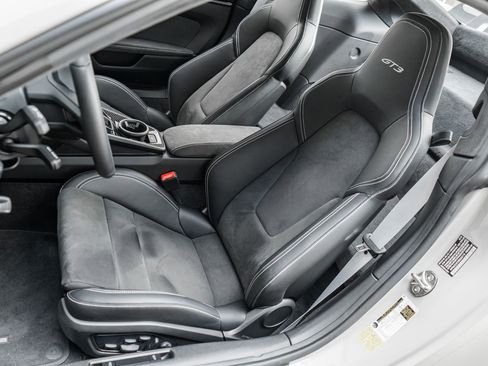 Used 2024 Porsche 911 GT3 RWD image 25