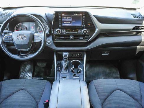 Used 2021 Toyota Highlander LE image 12