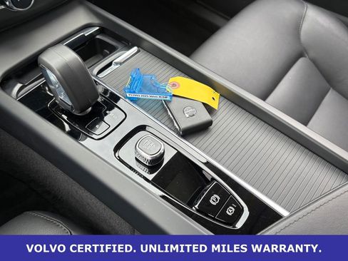 Certified 2025 Volvo XC60 B5 Core AWD/4WD image 21