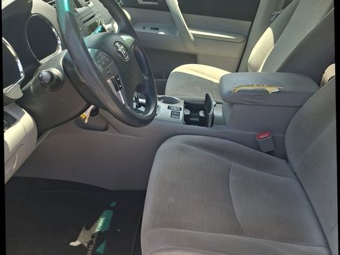 Used 2012 Toyota Highlander FWD w/ Tech Pkg image 7
