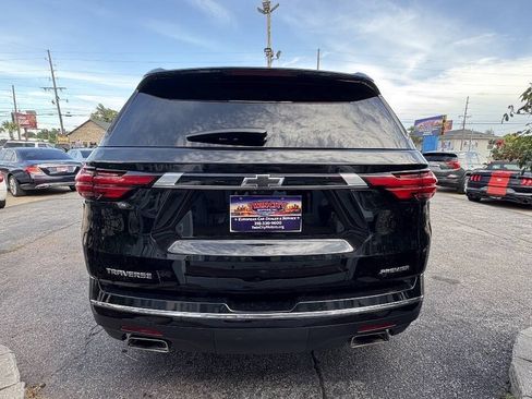 Used 2023 Chevrolet Traverse Premier FWD image 8