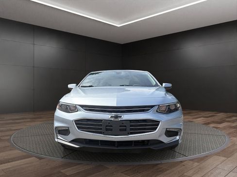 Used 2017 Chevrolet Malibu LT w/ Leather Package FWD image 3