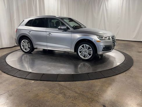 Used 2018 Audi Q5 Prestige w/ Prestige Package image 2
