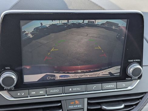 Used 2025 Nissan Altima 2.5 SV FWD image 21
